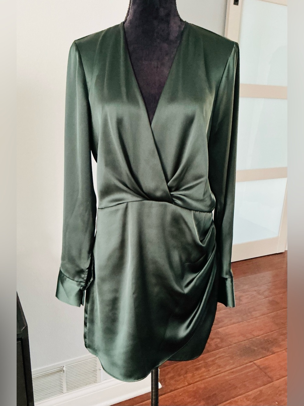 Emerald Green Satin Wrap-Style Long Sleeve  Dress🌹